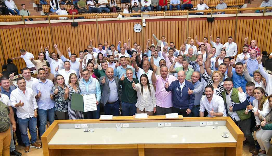 Anorí se suma al desarrollo vial: firma para la construcción de un kilómetro de placa huella con la gobernación de Antioquia Anorí se suma al desarrollo vial: firma para la construcción de un kilómetro de placa huella con la gobernación de Antioquia