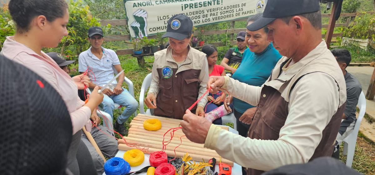 Guardias Campesinas unidas por la paz y la protección del territorio en Antioquia Guardias Campesinas unidas por la paz y la protección del territorio en Antioquia
