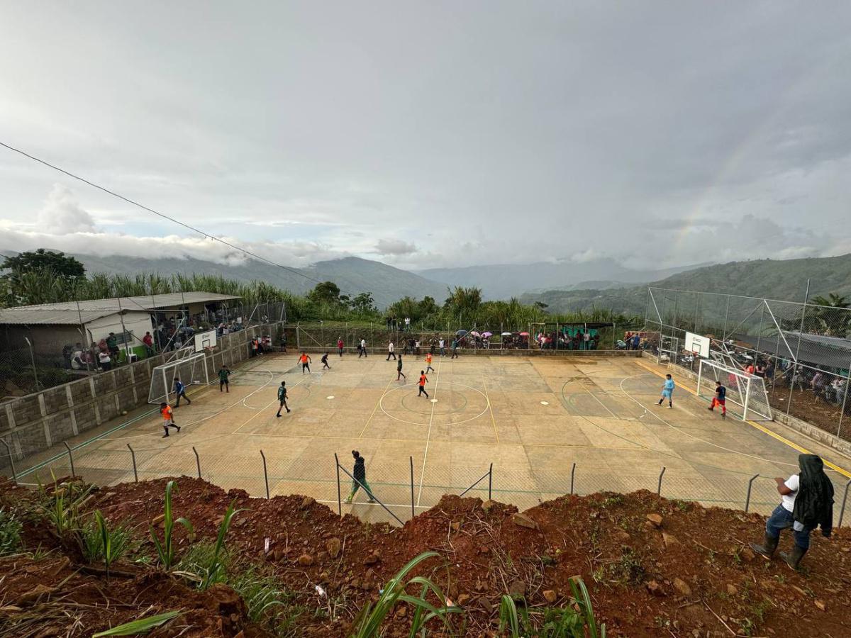 Inauguración de la Placa Polideportiva Juan Pablo Torres en Campamento, Antioquia Inauguración de la Placa Polideportiva Juan Pablo Torres en Campamento, Antioquia
