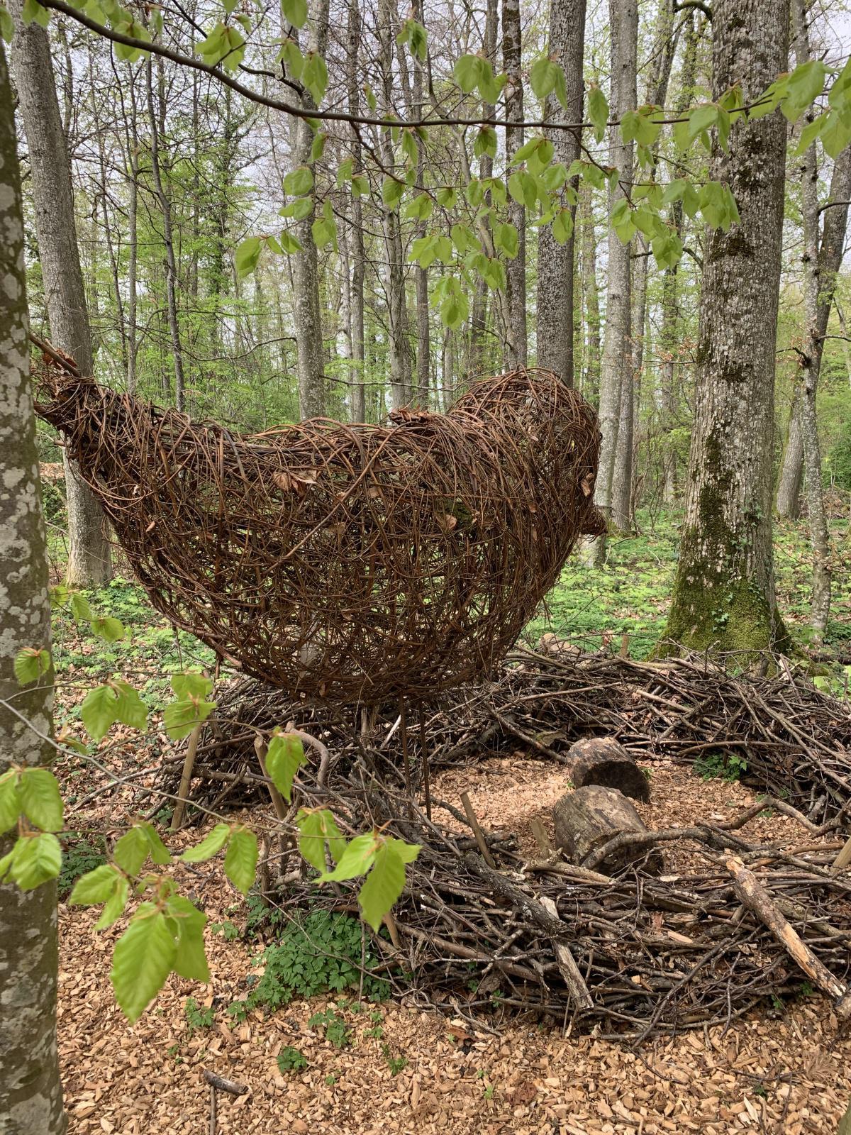 Ni(d)ché au coeur de la forêt