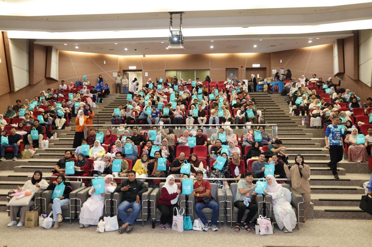 Seminar Breastfeeding Is Essential 2.0