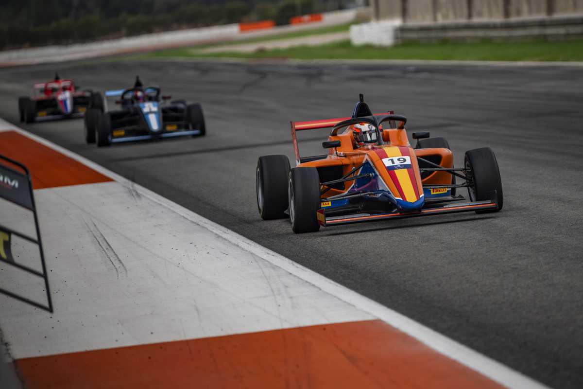 ¡#TuSelección estrena el medallero de los FIA Motorsport Games con dos oros!