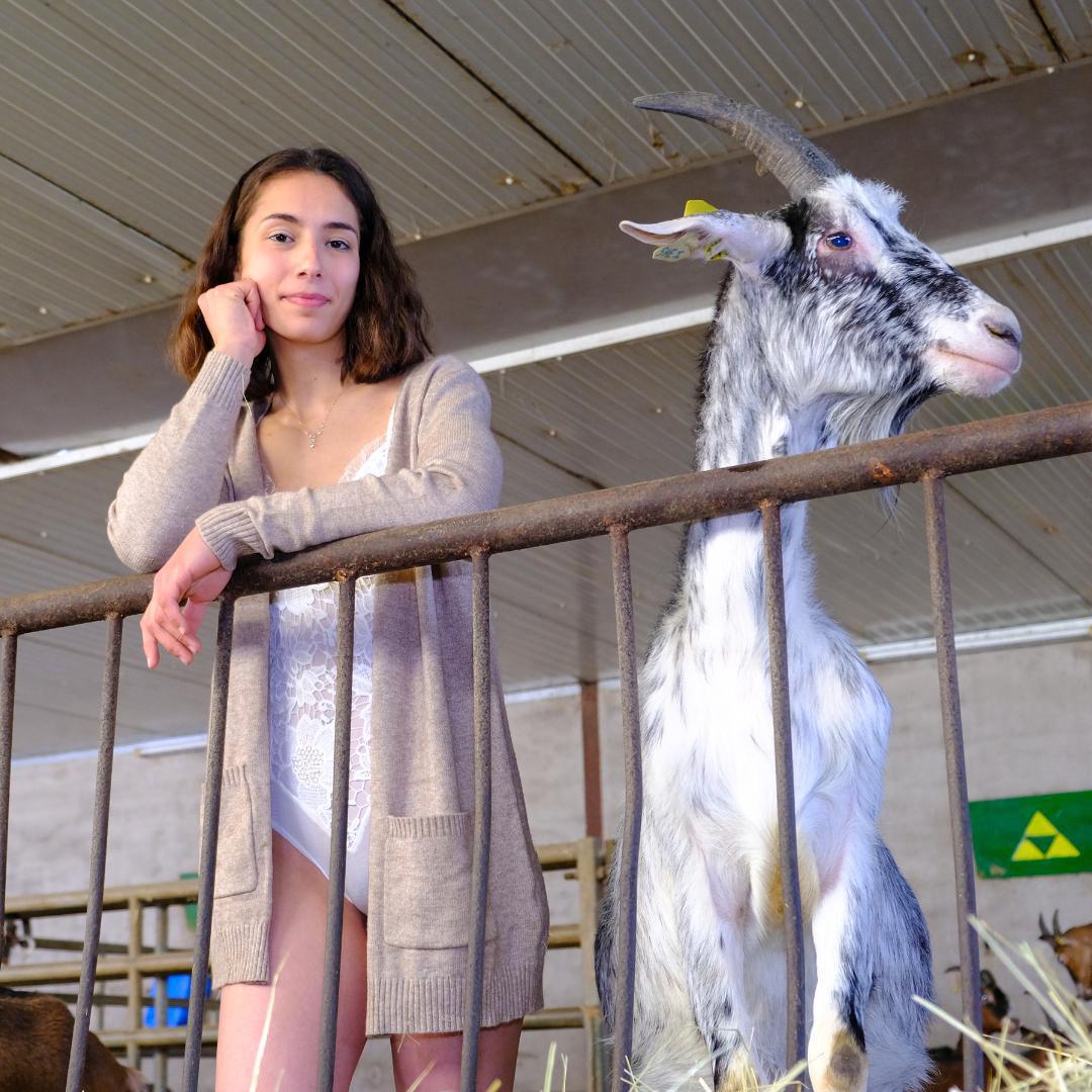 Céline des Vosges : Quand la passion rencontre la douceur du fromage 🧀💋 Céline des Vosges : Quand la passion rencontre la douceur du fromage 🧀💋