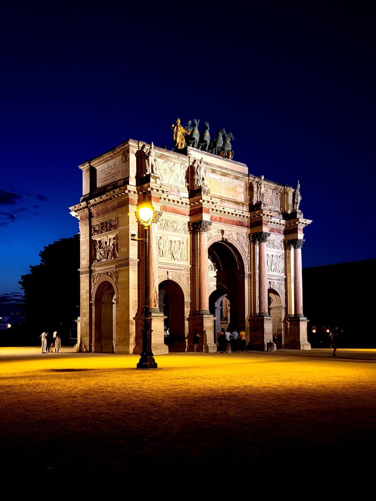 Vive la Magia de la Ciudad de la Luz