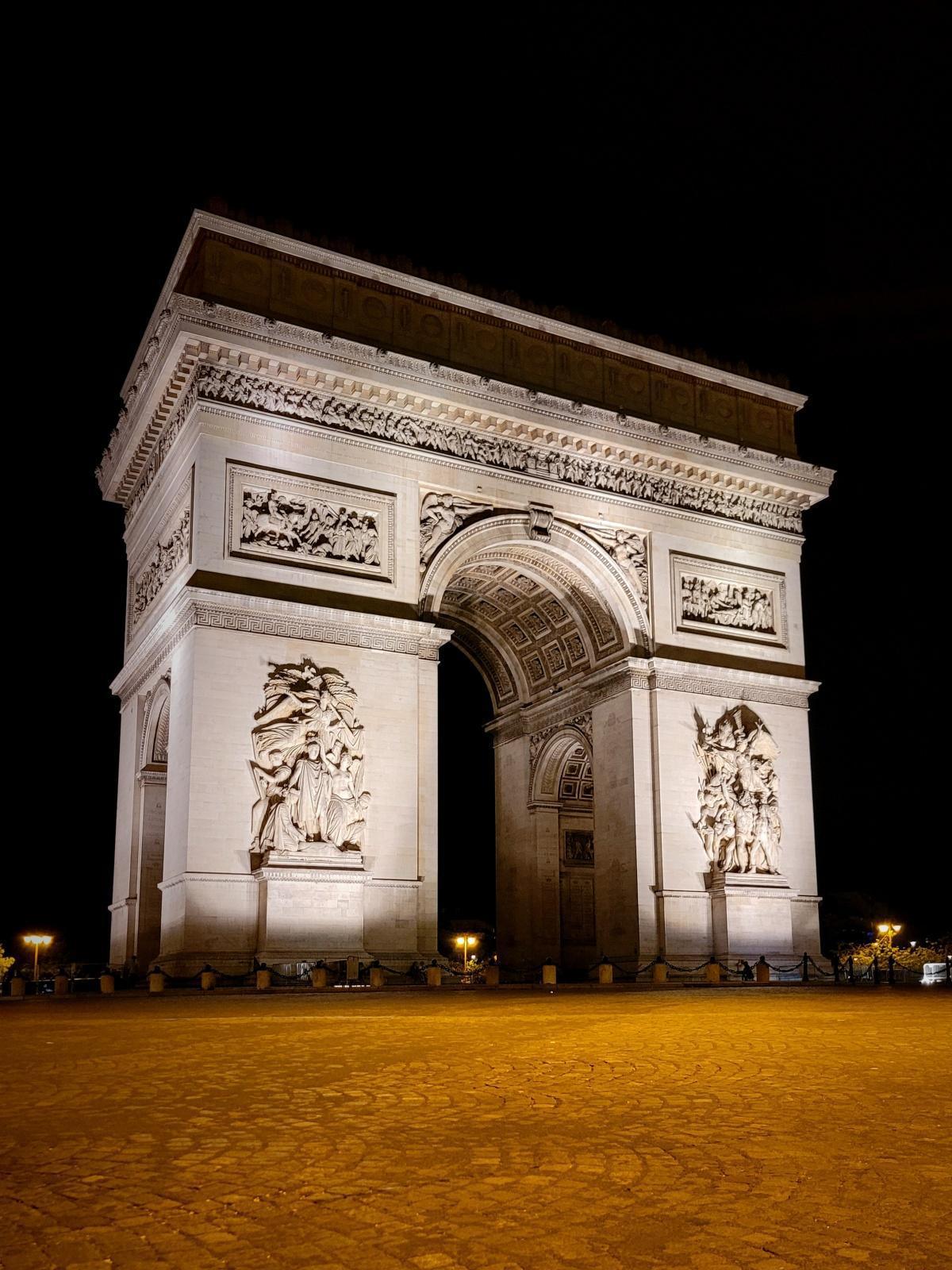 Vive la Magia de la Ciudad de la Luz