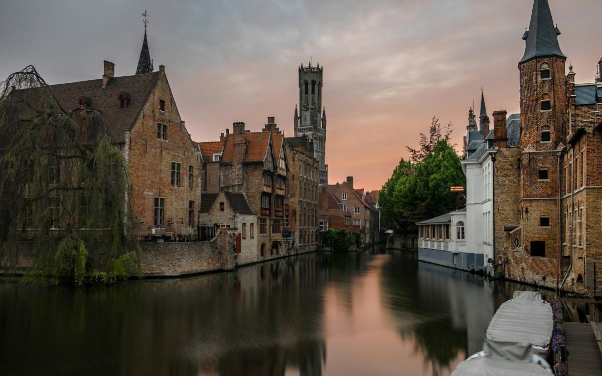 Private tour in Bruges: history, canals and chocolate