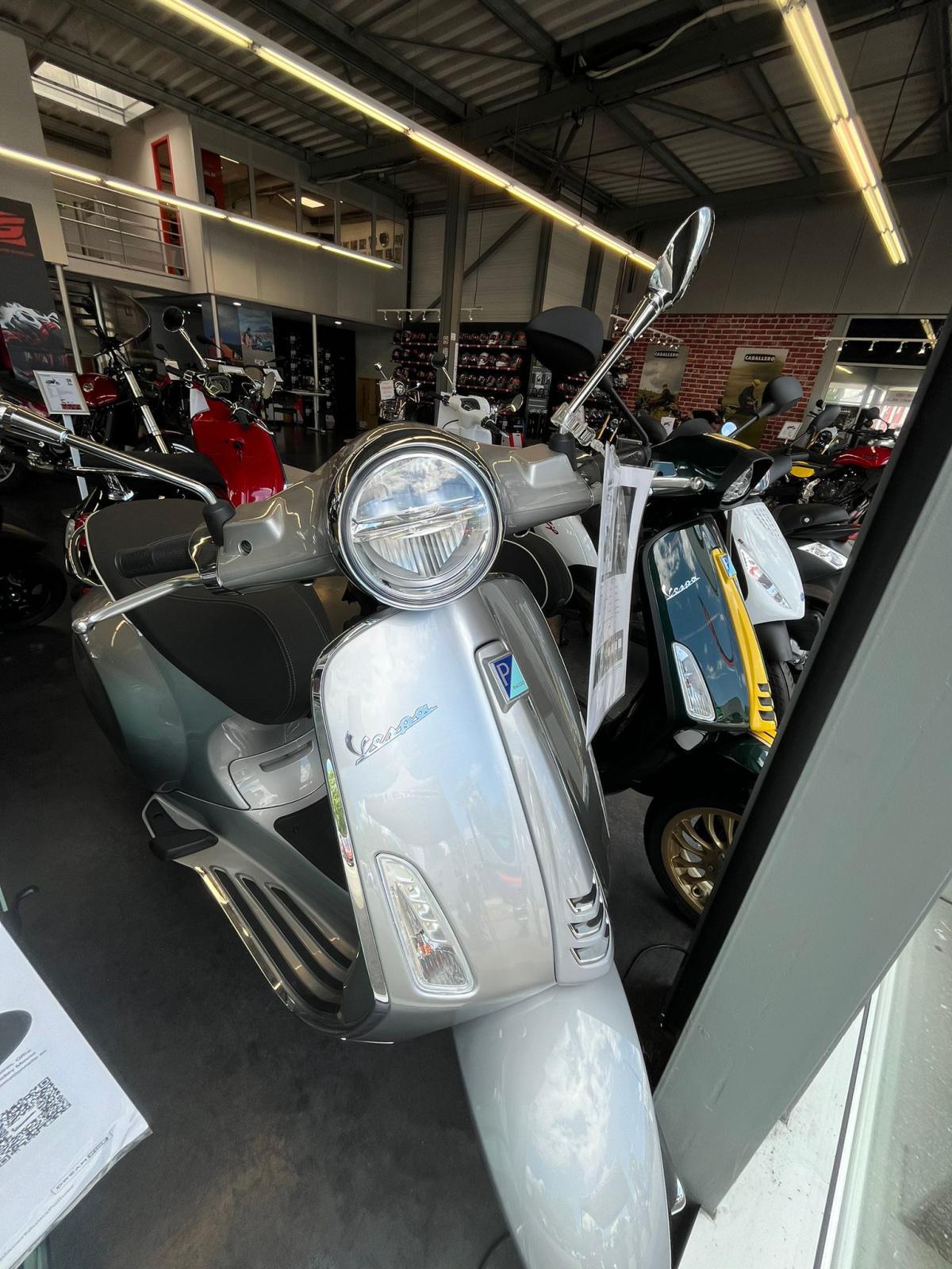 DESTOCKAGE VESPA NEUF