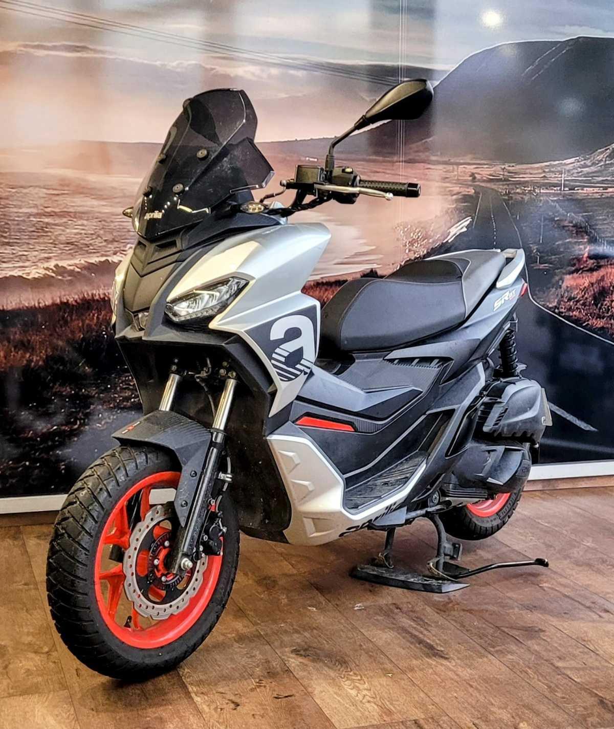 SCOOTER APRILIA 125 SR GT