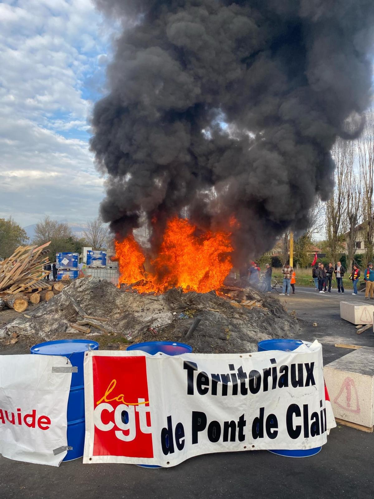 Les camarades de la chimie mobilisés pour leurs emplois ! Les camarades de la chimie mobilisés pour leurs emplois !