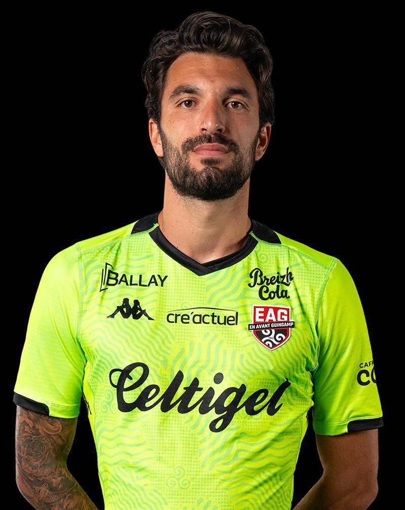 16 Enzo BASILIO