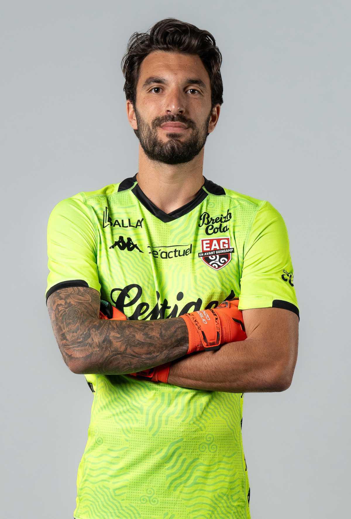 16 Enzo BASILIO