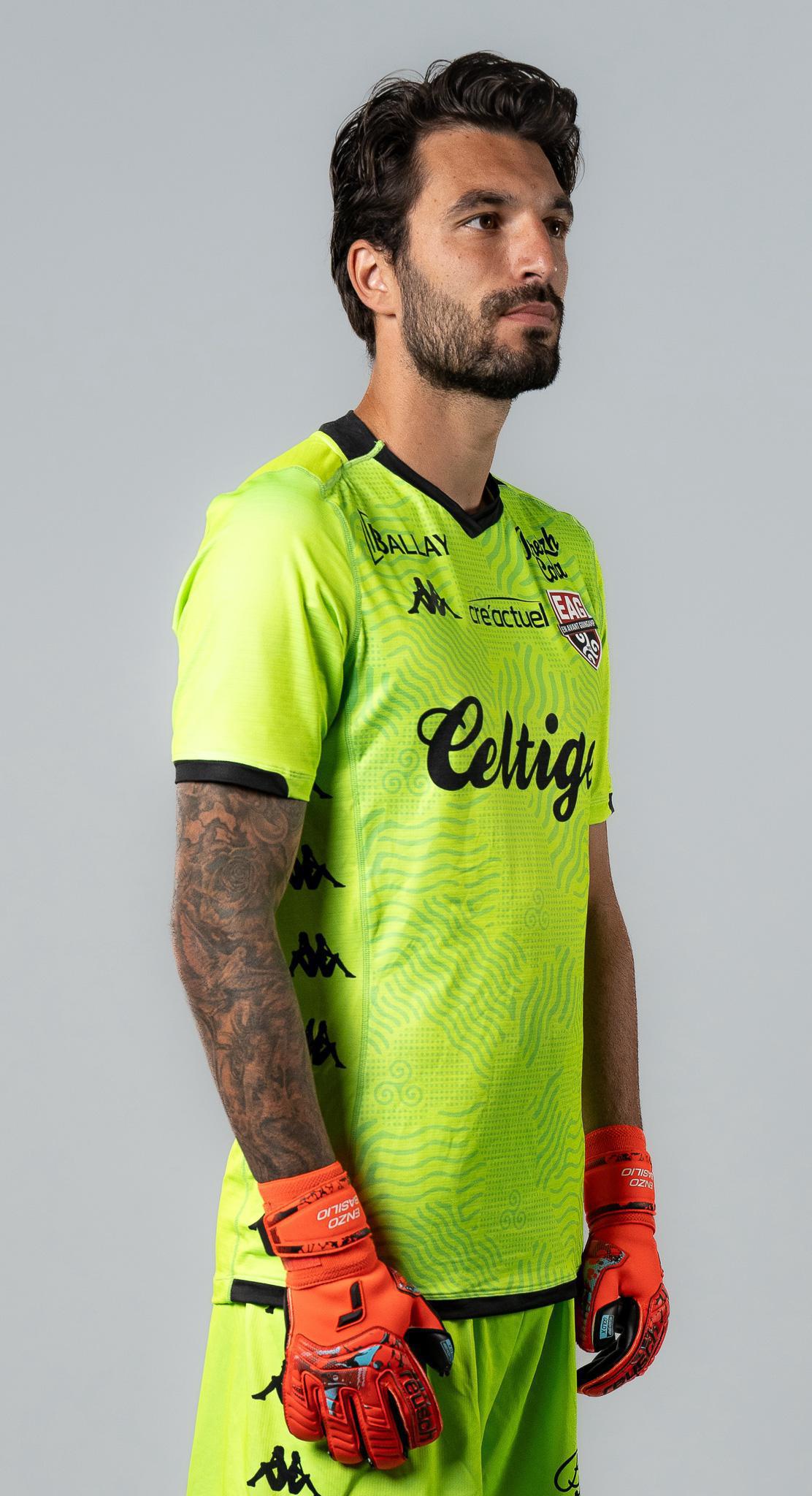 16 Enzo BASILIO
