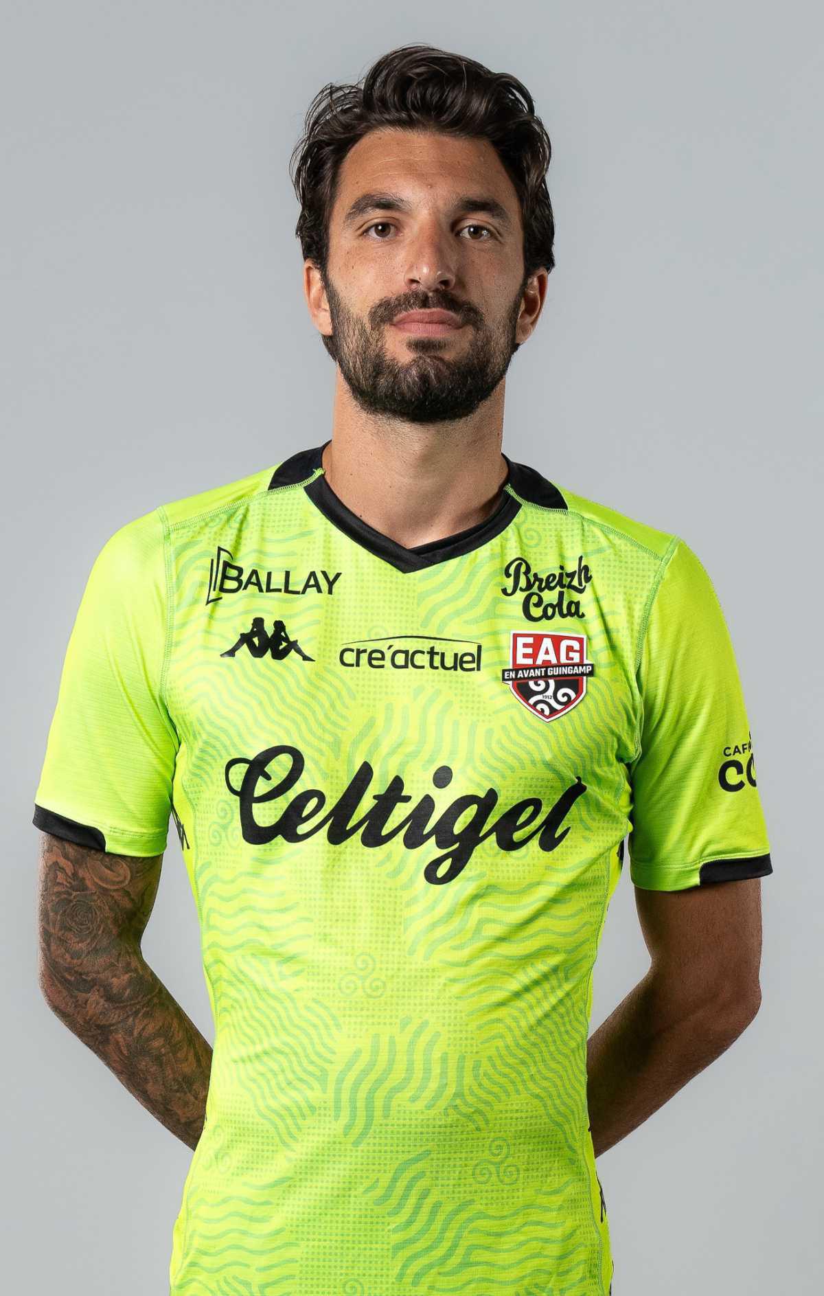 16 Enzo BASILIO
