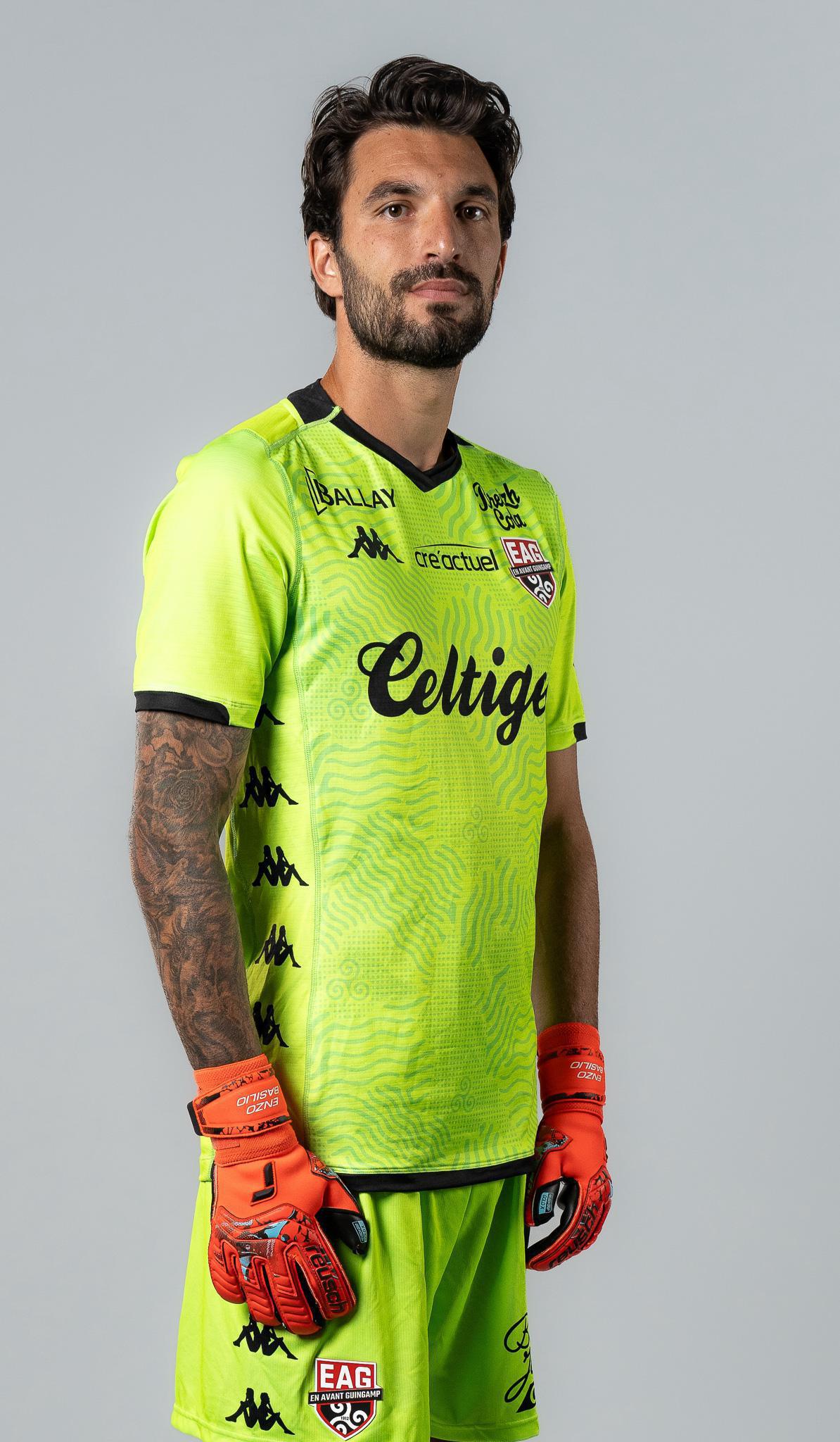 16 Enzo BASILIO