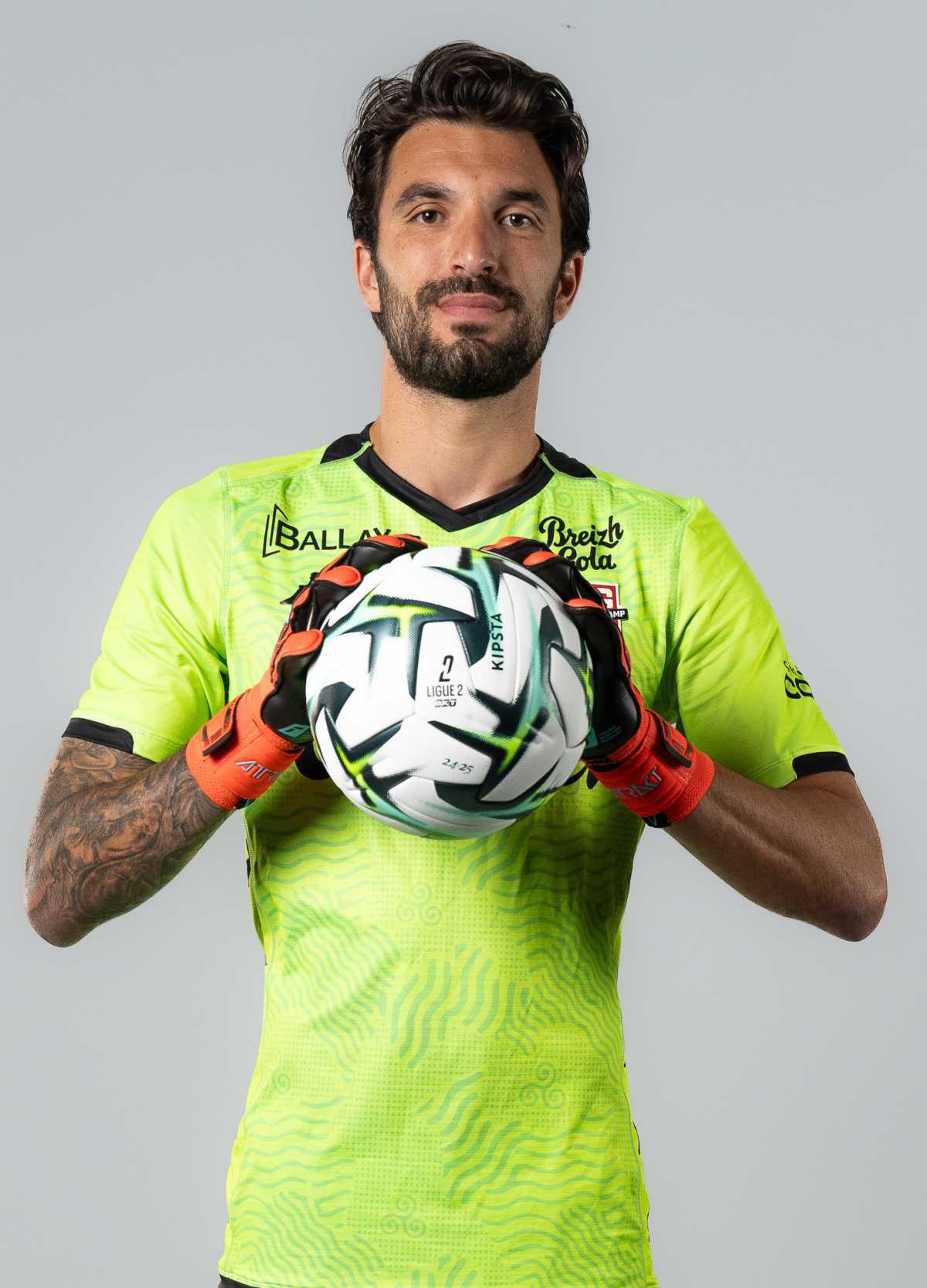 16 Enzo BASILIO