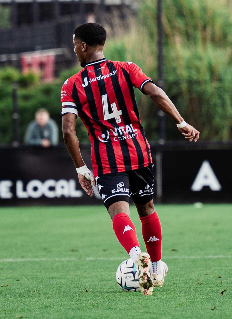  4 Dylan Louiserre
