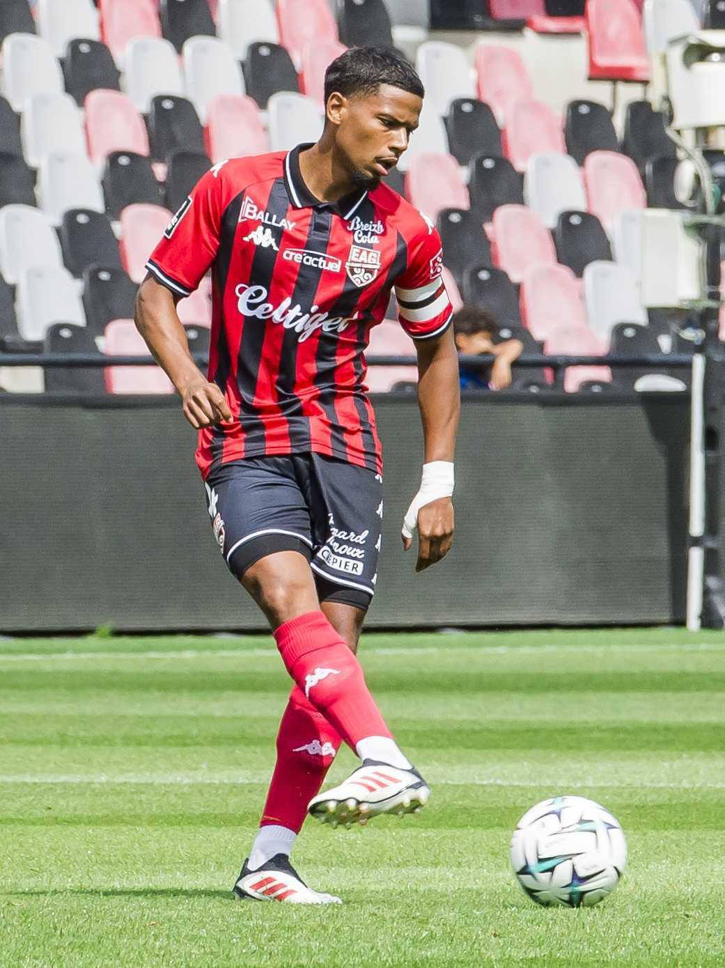 4 Dylan Louiserre