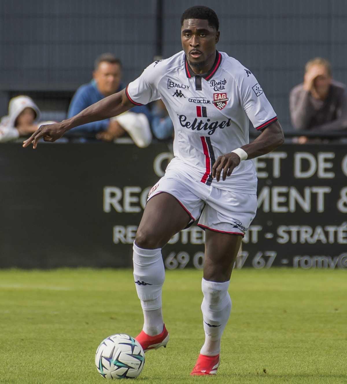  7 Donatien Gomis
