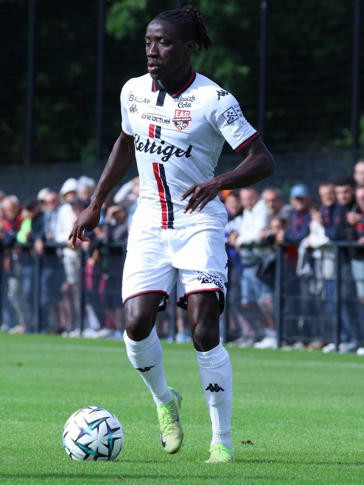  11 Amadou Sagna