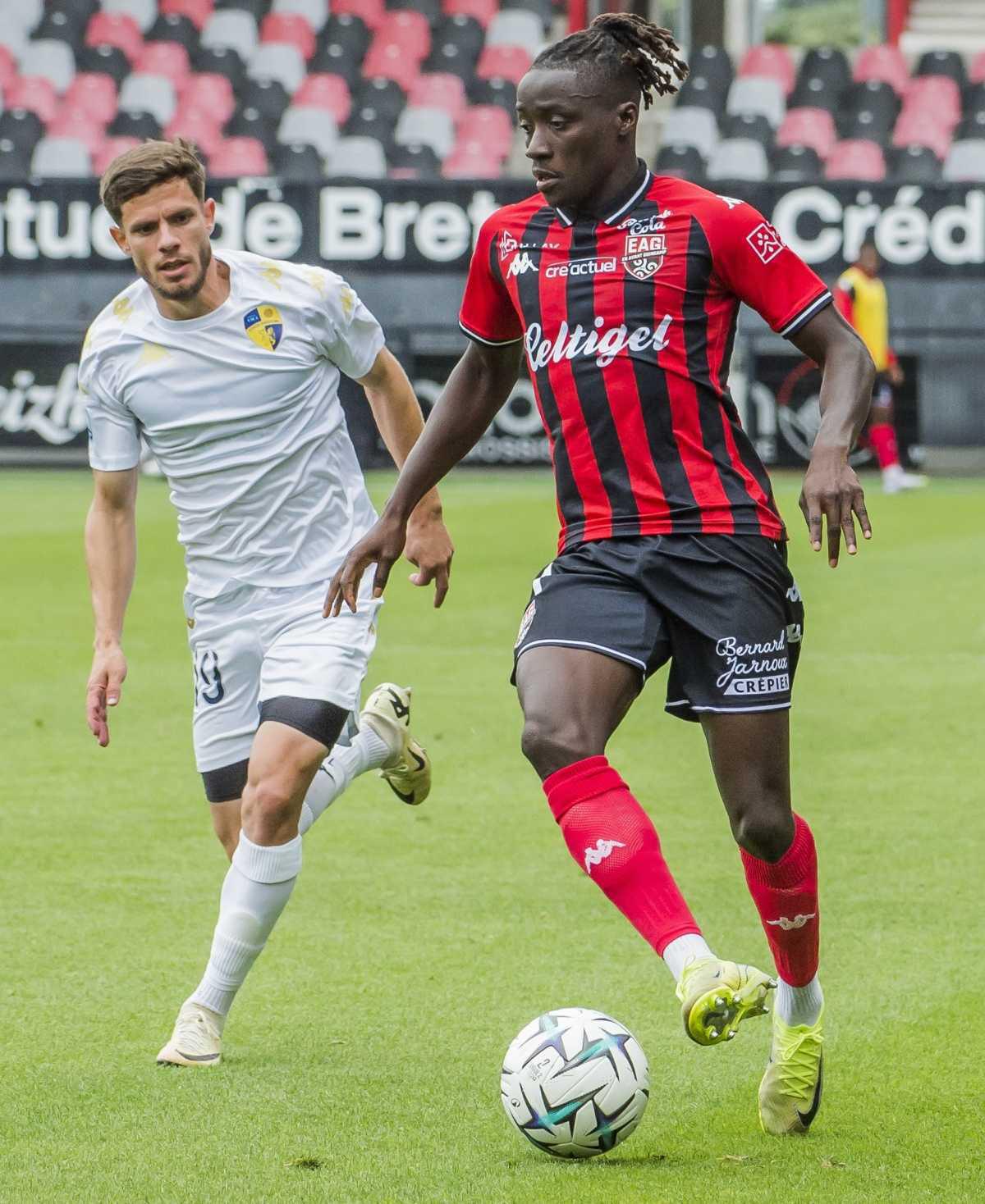  11 Amadou Sagna