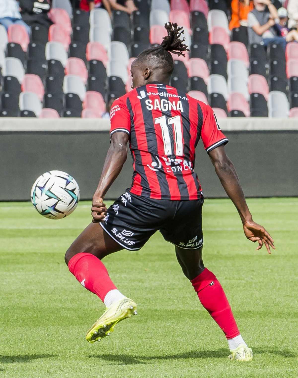  11 Amadou Sagna