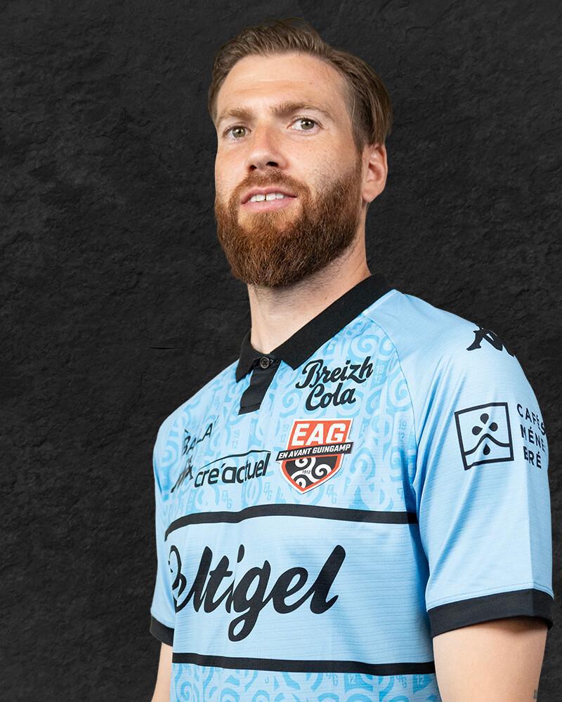  16 Adrian Ortola