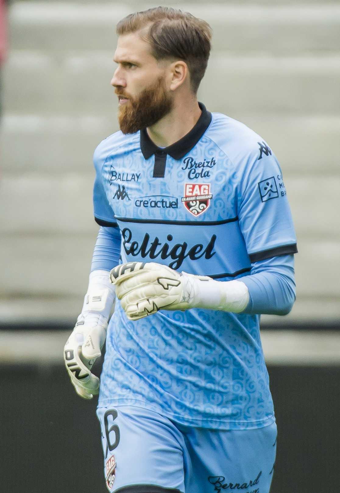  16 Adrian Ortola