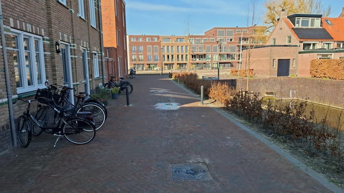 Plaatsing paaltjes Willem Dreesstraat Plaatsing paaltjes Willem Dreesstraat