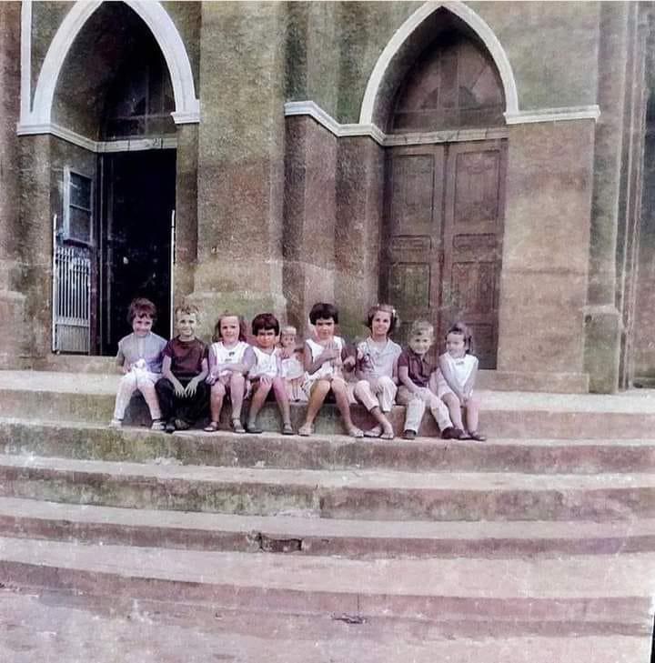 Crianças na Calçada da Igreja de Ribamar, 1962