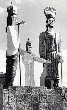 antigo monumento da Sagrada familia que desmoronou em 1997