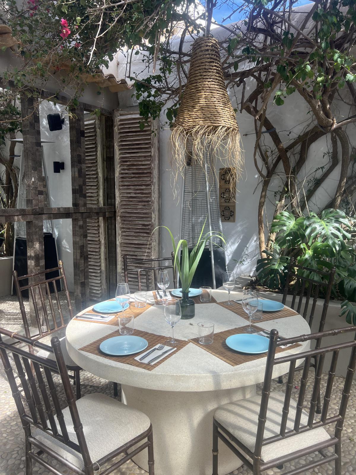 The Giri Café