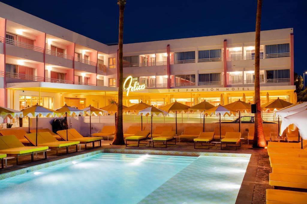 Los Felices - Adults Only ★★★★☆ Los Felices - Adults Only ★★★★☆