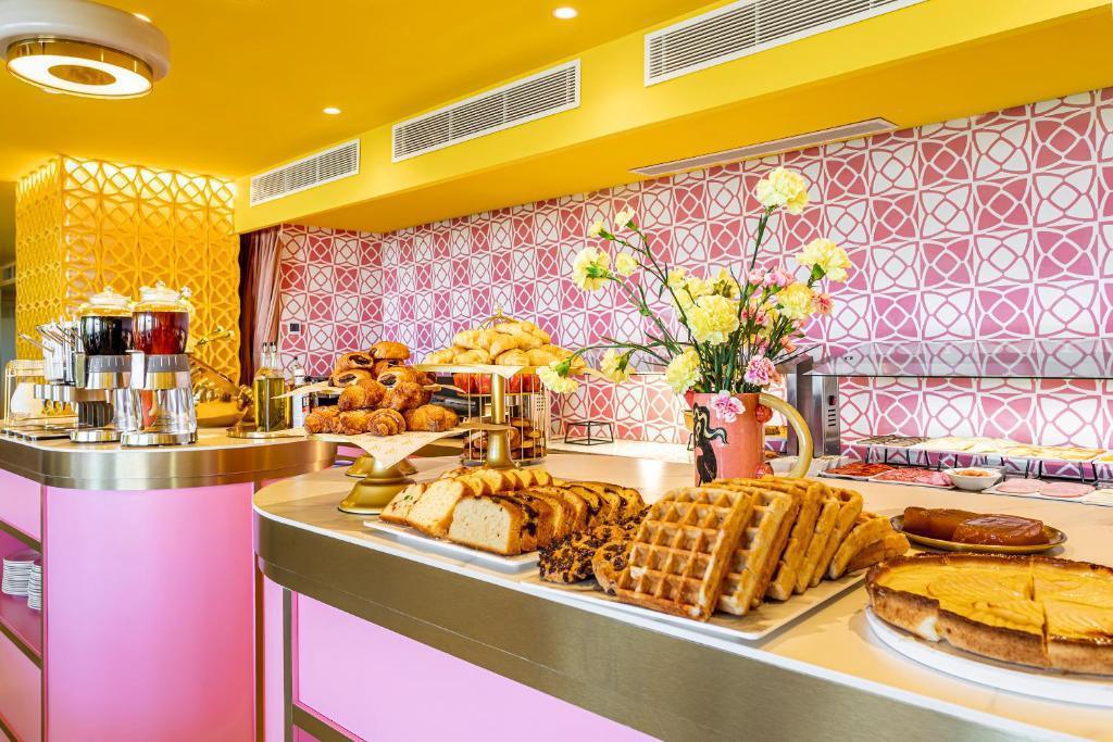 Los Felices - Adults Only ★★★★☆ Los Felices - Adults Only ★★★★☆