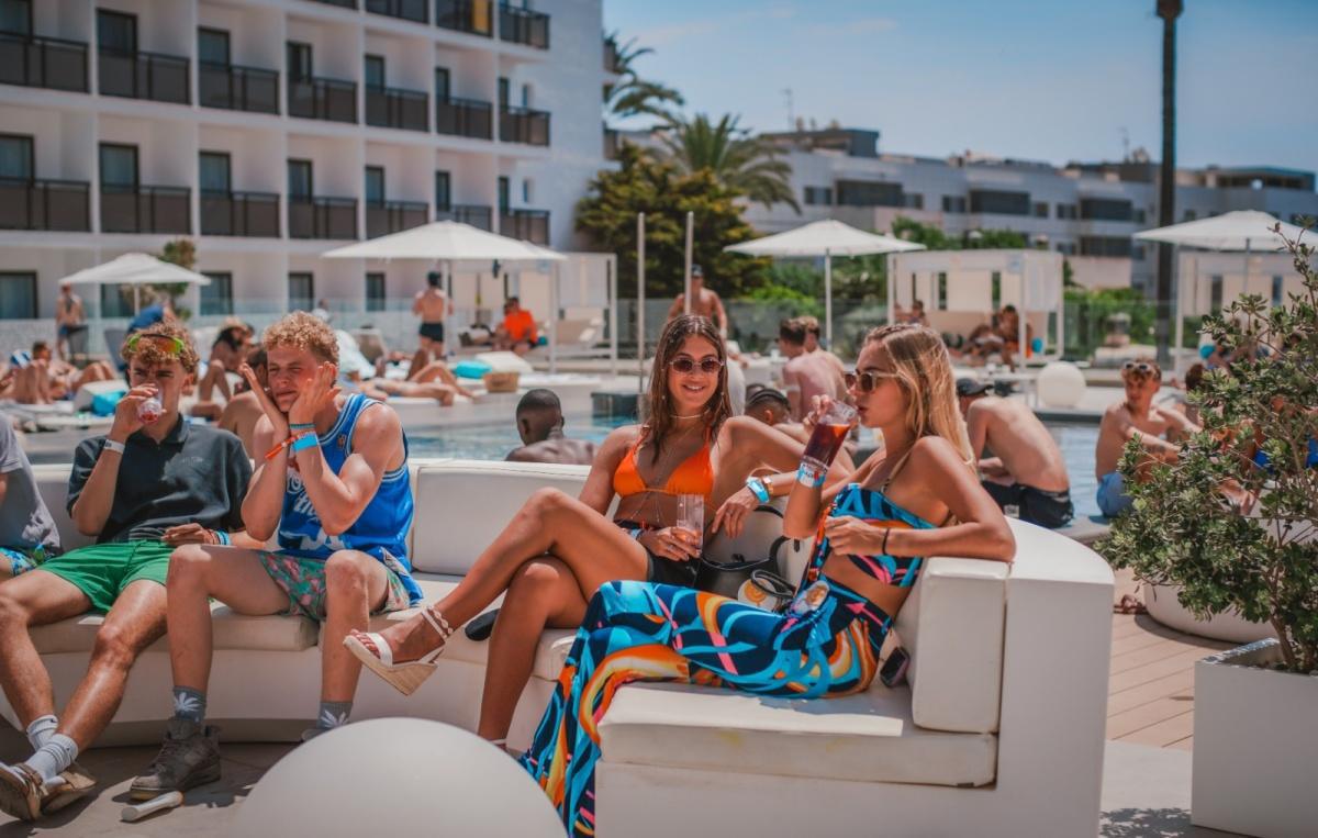 VIP Catamaran (with brunch) VIP Catamaran (with brunch)