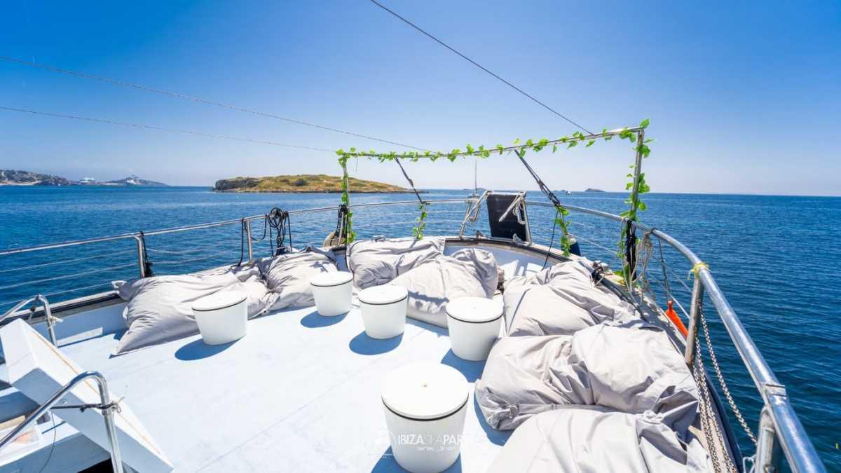 VIP Catamaran (daytime)