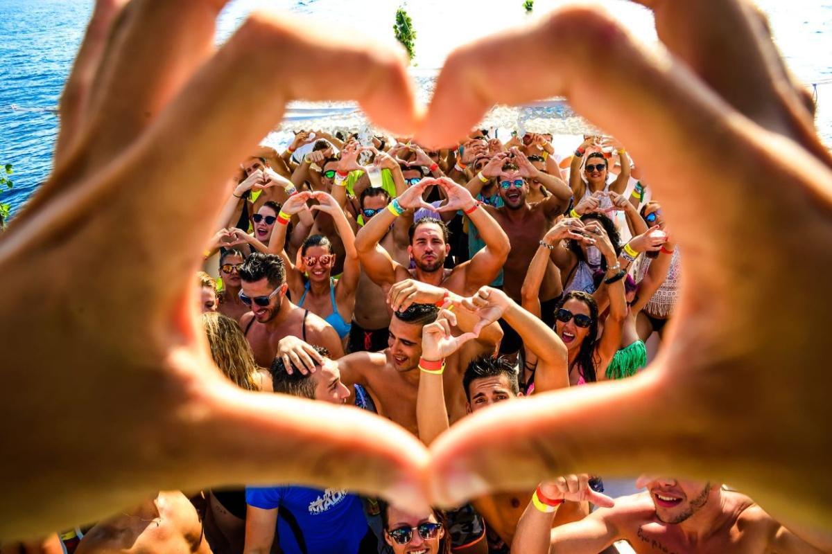 VIP Catamaran (daytime)