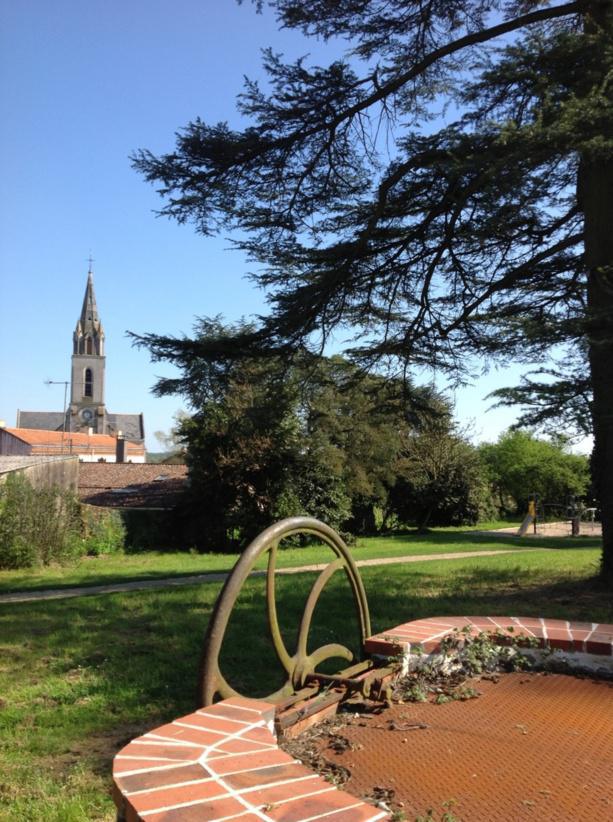 Le parc Demartial se situe en plein centre du village.