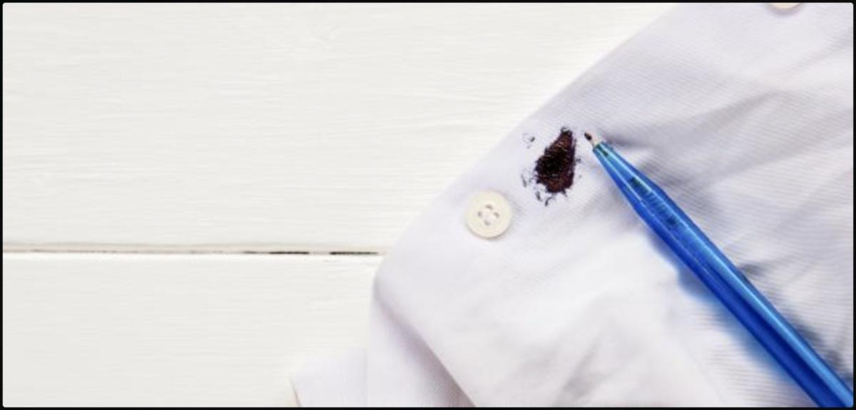 5 solutions naturelles pour éliminer les taches d'encre sur les vêtements blancs