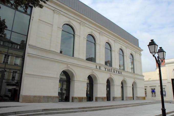 Le Théâtre