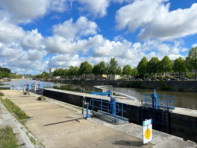 Écluse d'Avesnières