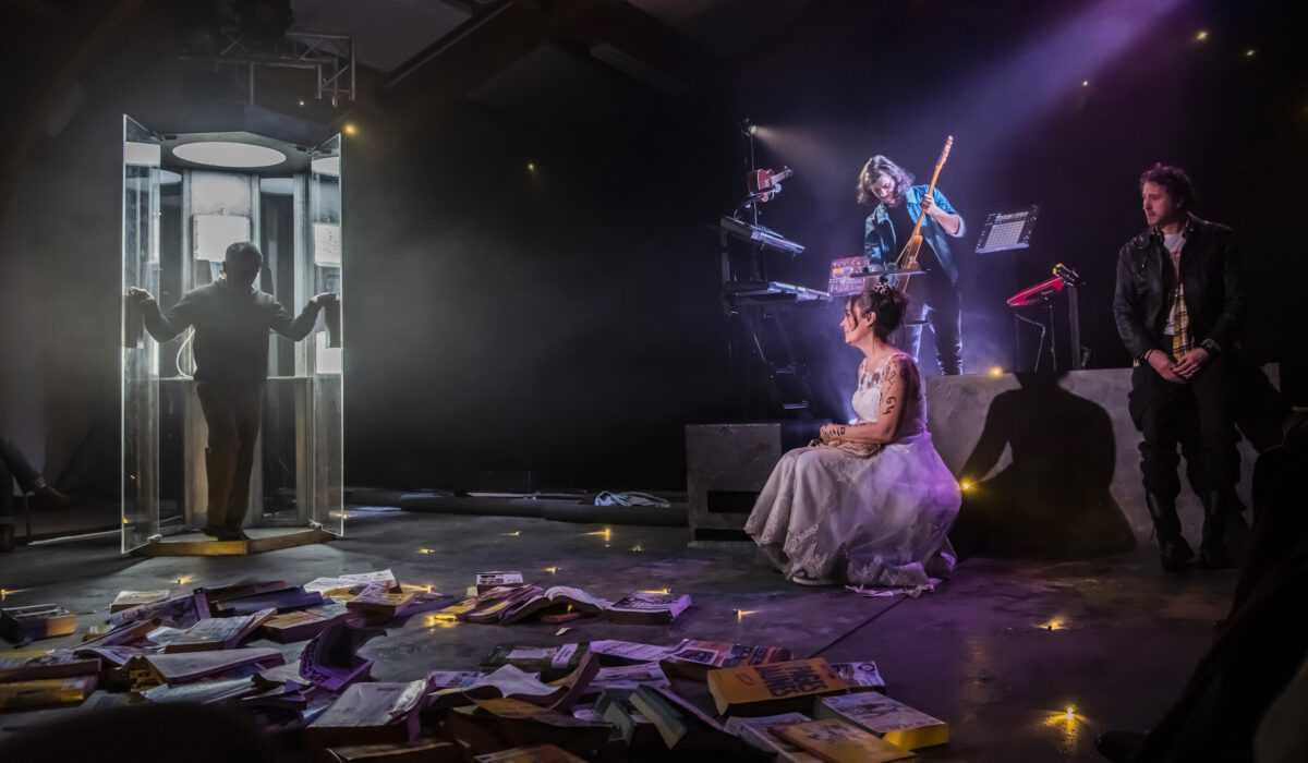 Allosaurus [même rue, même cabine]