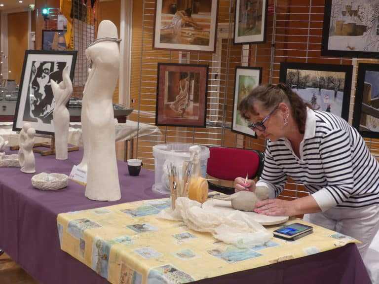 Exposition des Artistes Locaux aux Angenoises