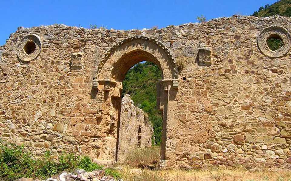 Alla scoperta dell’Abbazia di San Giorgio, pietra miliare dell’itinerario normanno in Sicilia