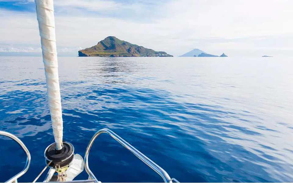 Tour along the Aeolian Islands