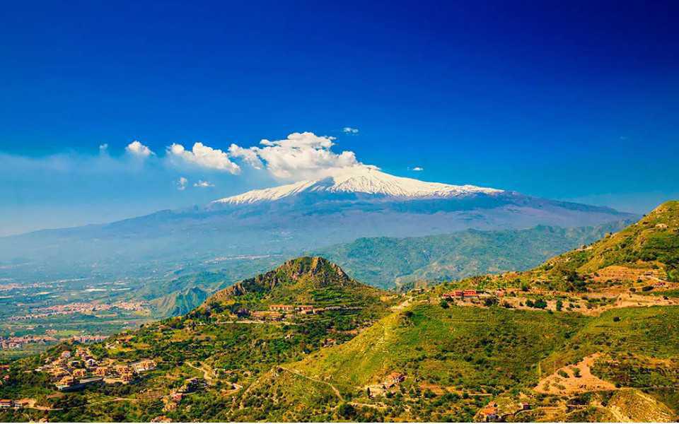 Horseback riding from the Nebrodi Mountains to the slopes of Mount Etna