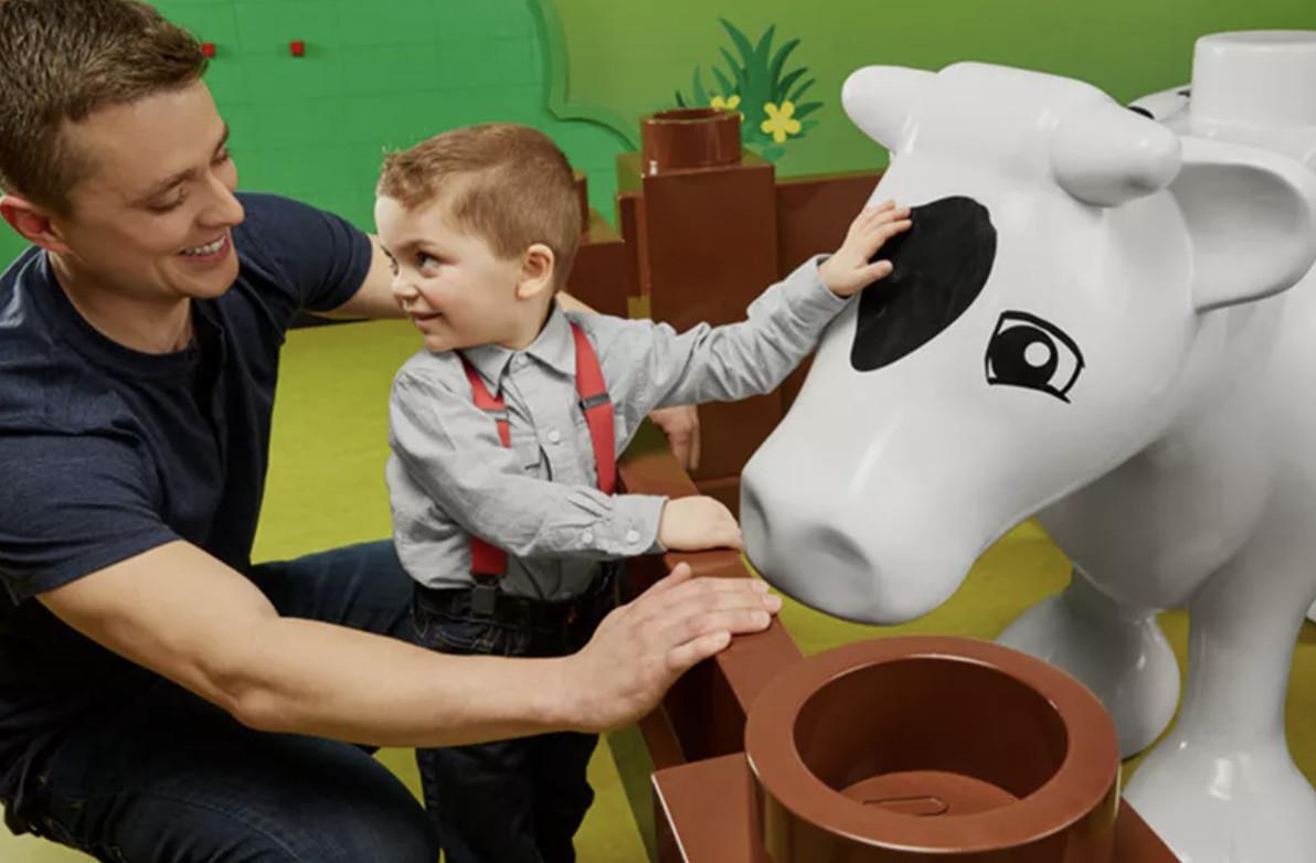 Self-Tour Guide for LEGOLAND® Discovery Centre Self-Tour Guide for LEGOLAND® Discovery Centre