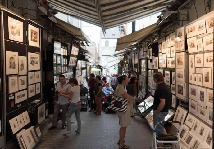 Your Guide To Rue du Trésor – Québec City’s Open-Air Art Alley