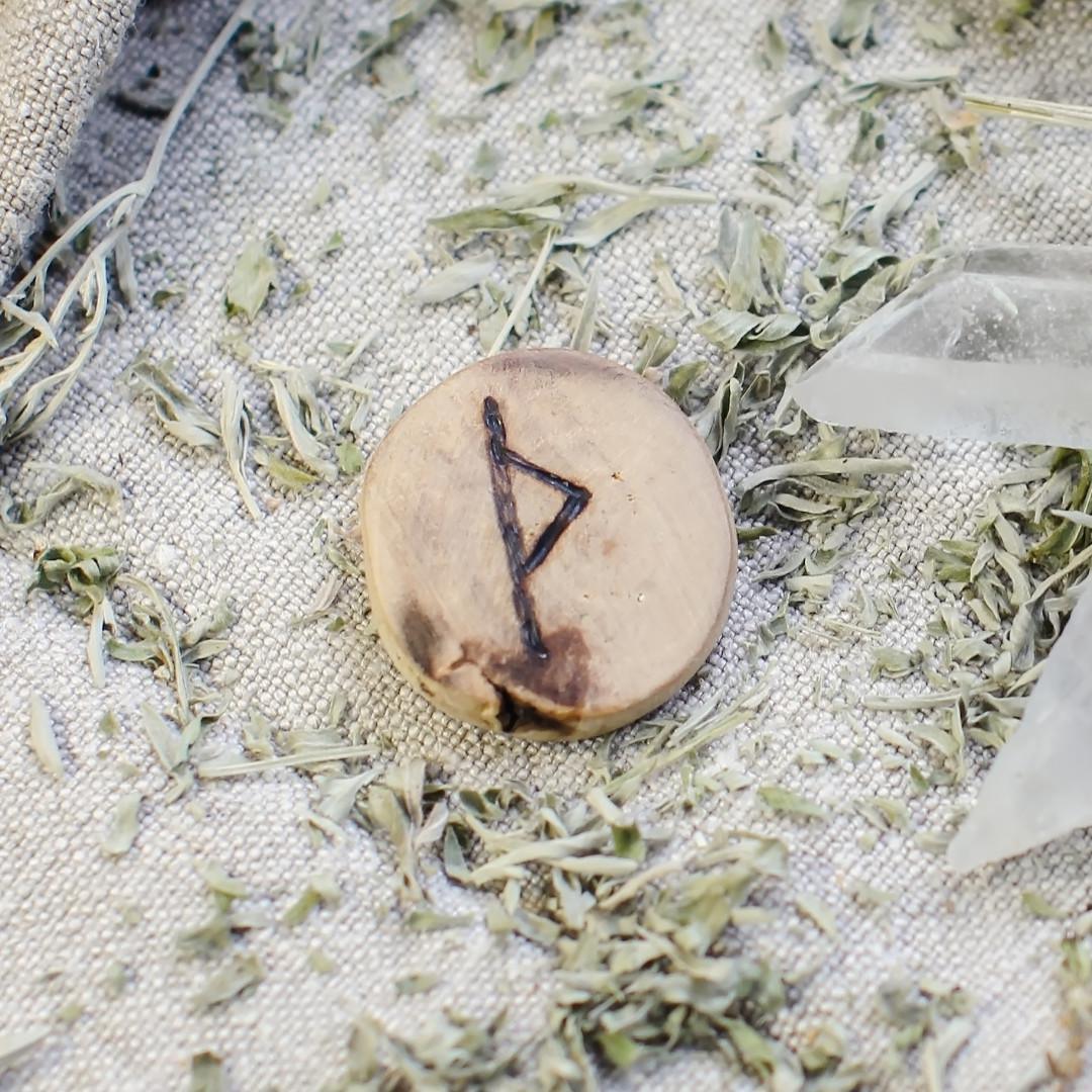 Thurisaz Rune : Force et Défense