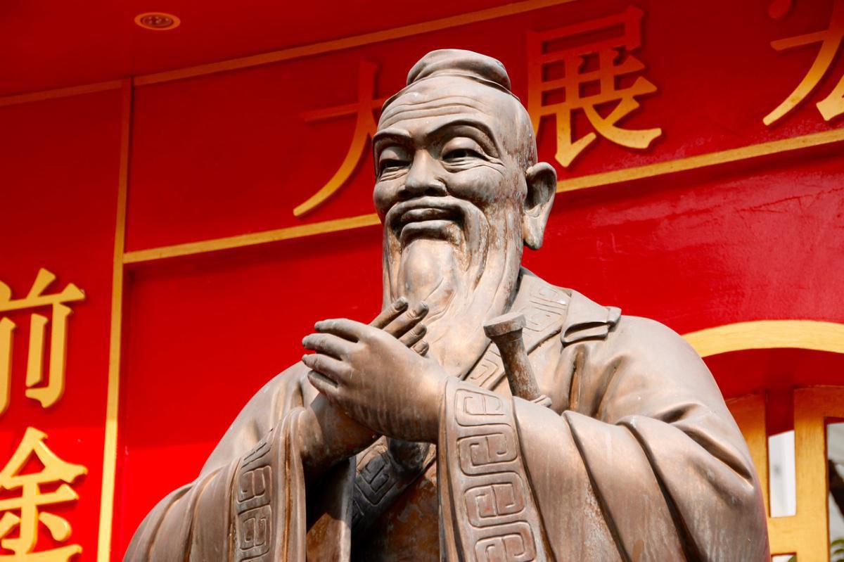 Confucius : Philosophe de l'Éthique et de l'Harmonie Sociale 