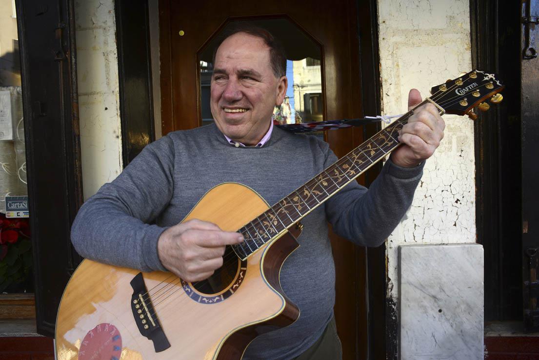 Lucio Bisutto, il menestrello delle calli di Venezia Lucio Bisutto, il menestrello delle calli di Venezia